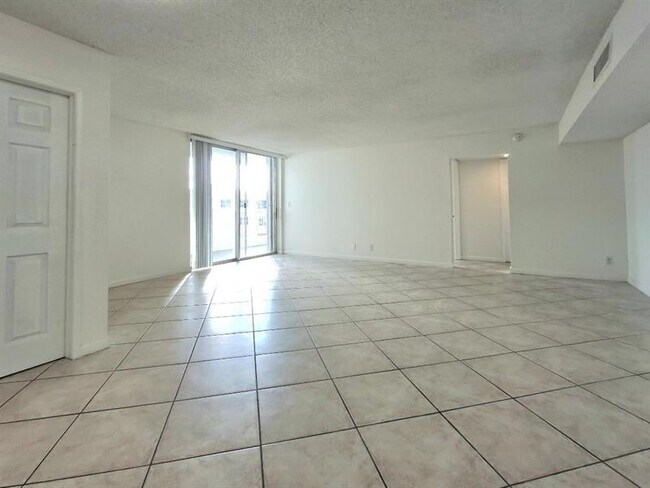 Building Photo - 1421 S Ocean Blvd