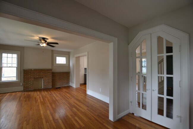 Building Photo - Newly Renovated 4 Bedroom Near Franklin Park- First month rent free