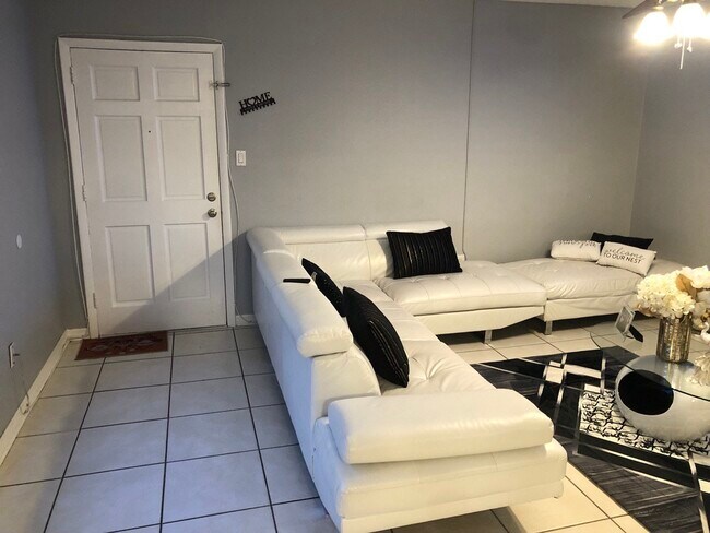 Building Photo - 4708 Christa Ct