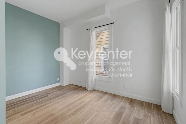 Building Photo - 906 Villa Ave