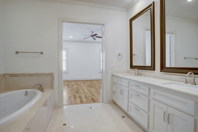 Building Photo - 1415 Oakdale St