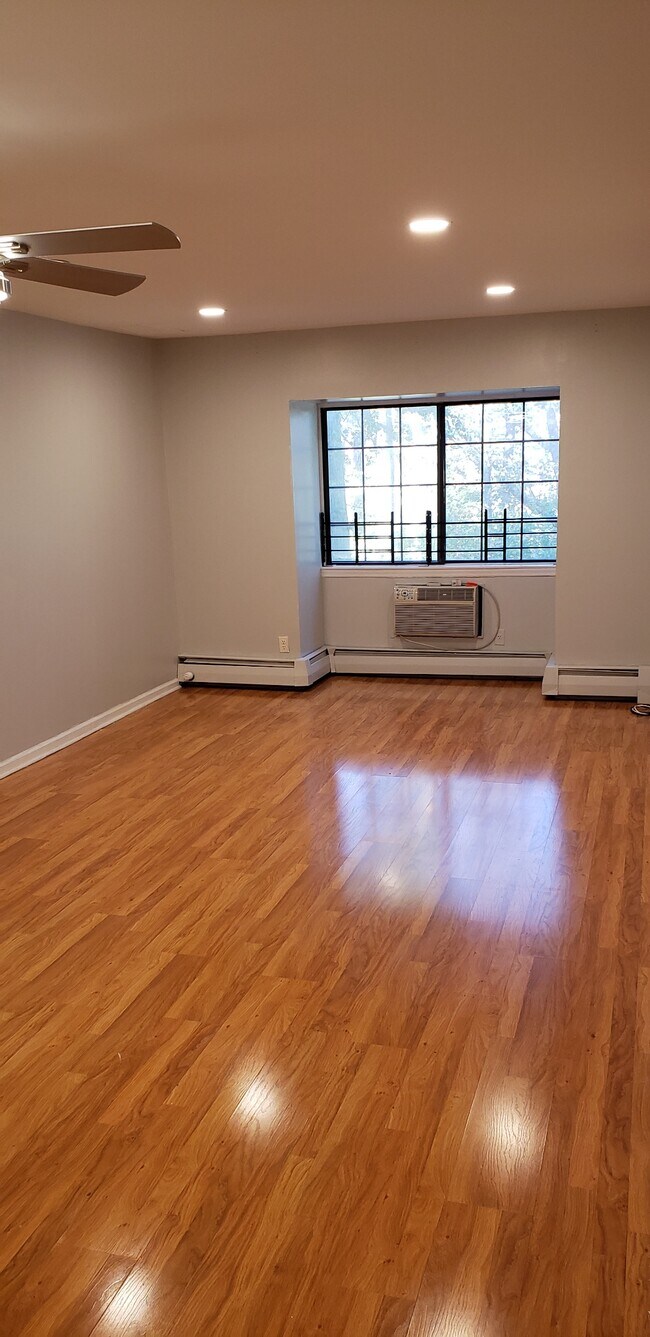 2 Elmwood Park Dr 2 Elmwood Park Dr Staten Island NY 10314