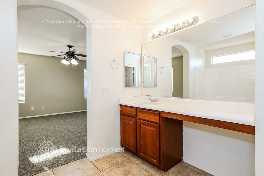 Building Photo - 4821 E Meadow Mist Ln