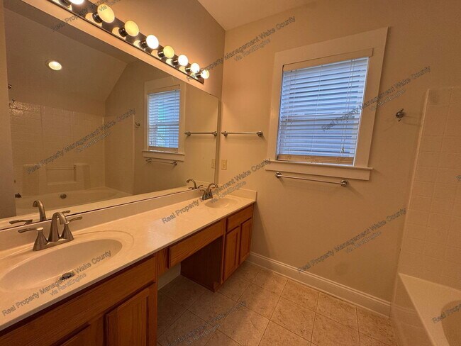 Building Photo - 10908 Connally Ln