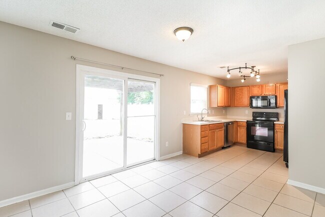 Building Photo - 15239 Pangborn Pl