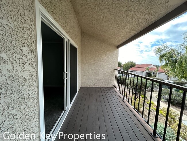 Building Photo - Welcome to this charming 2-bedroom, 2-bathroom downstairs end unit in Alta Mira in Carlsbad!!
