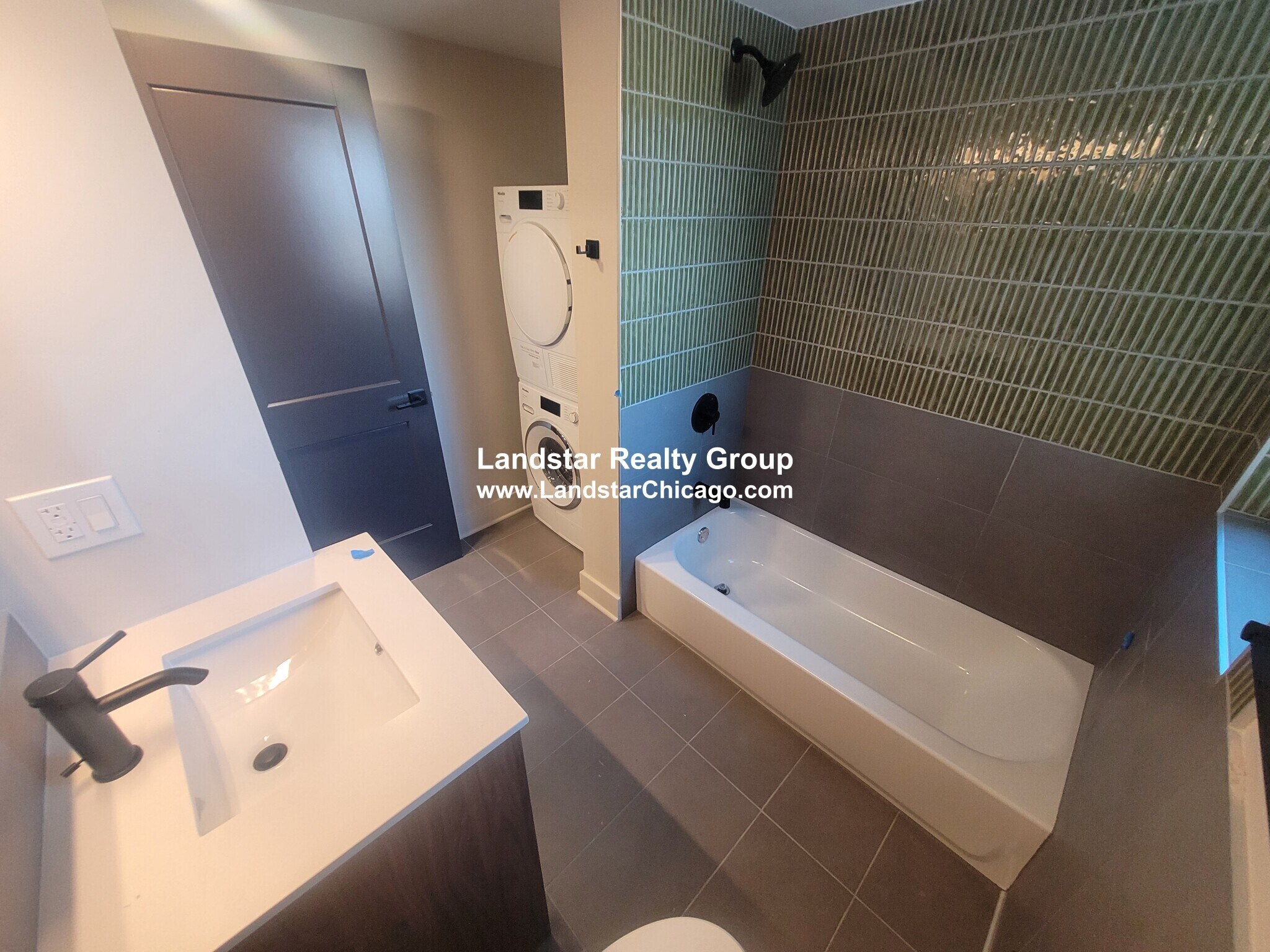 Building Photo - 1241 Chicago Ave