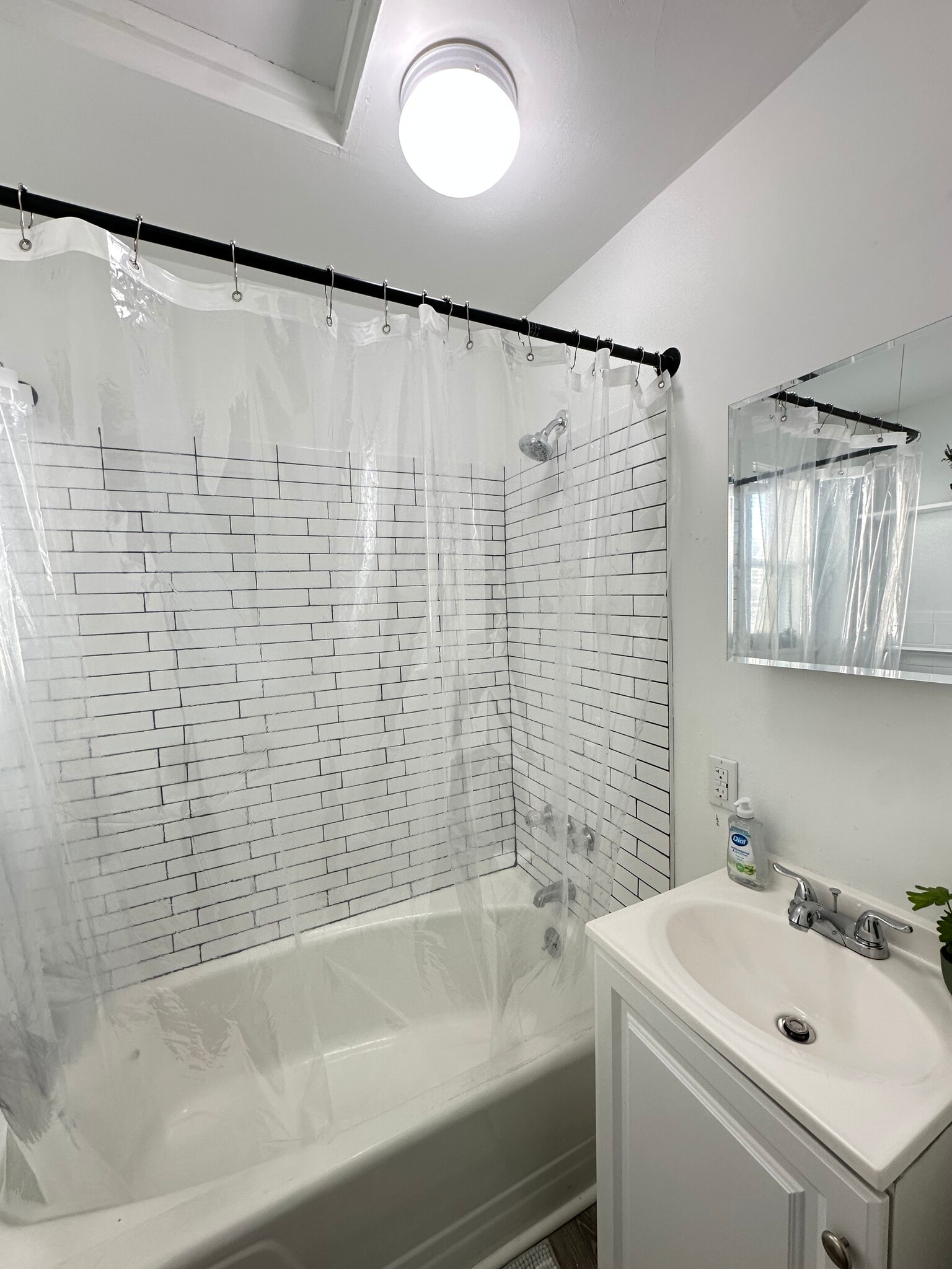 Building Photo - 176 Pearl St