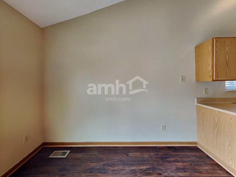 Building Photo - 1083 Insco Loop
