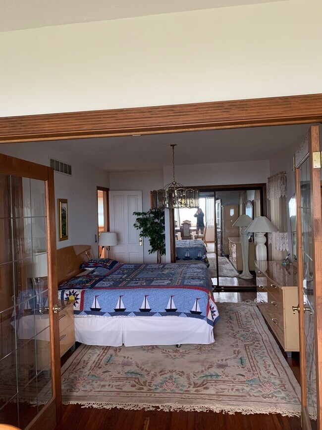 Building Photo - 6588 Shore Acres Dr