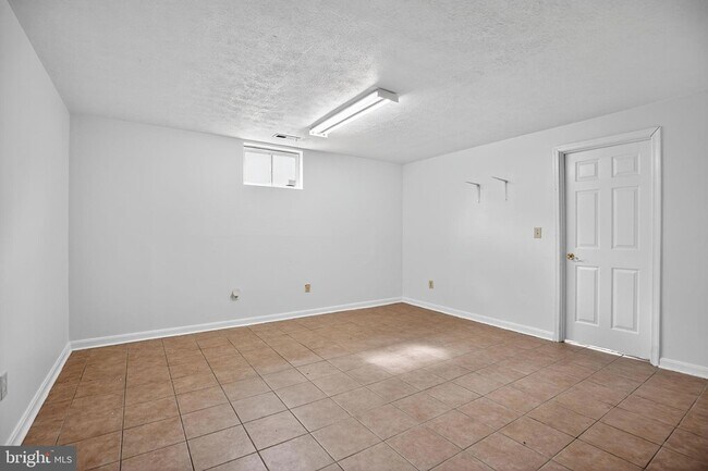 Building Photo - 22513 Castle Pollard Way