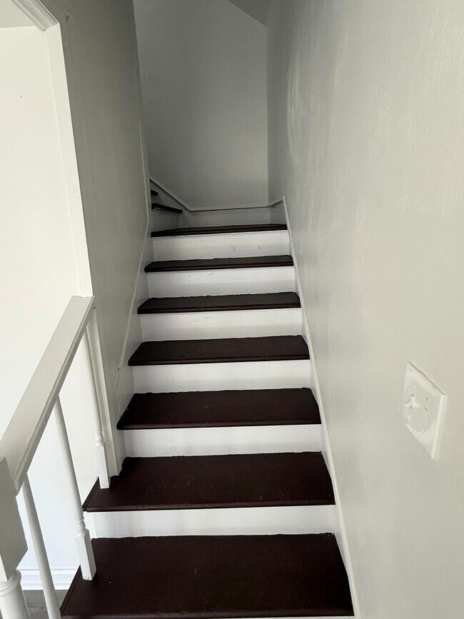 Building Photo - 2608 Dorchester Dr NW