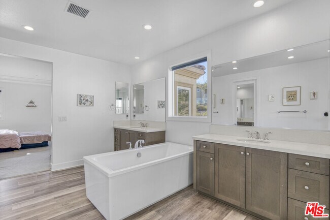 Building Photo - 12333 Finch Ct