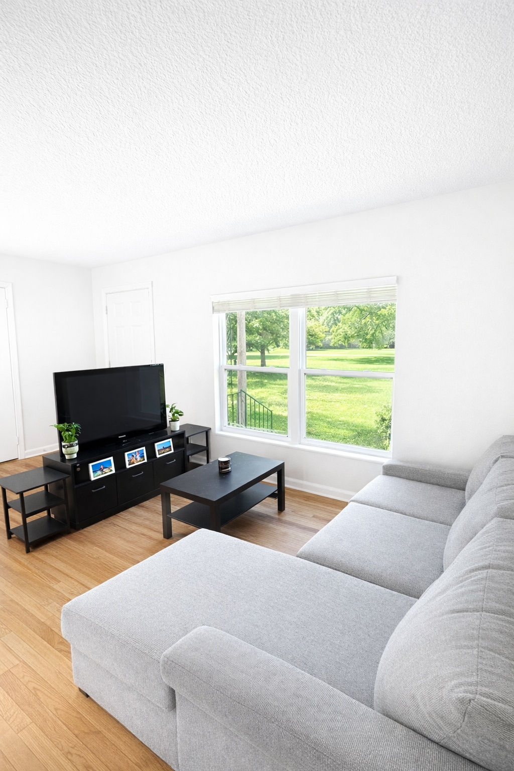 Common Lounge - 5654 Baywood Ter