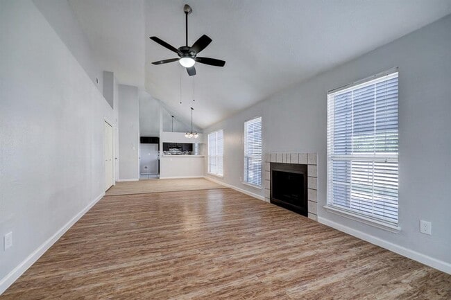 Building Photo - 15102 Jordan Oaks St