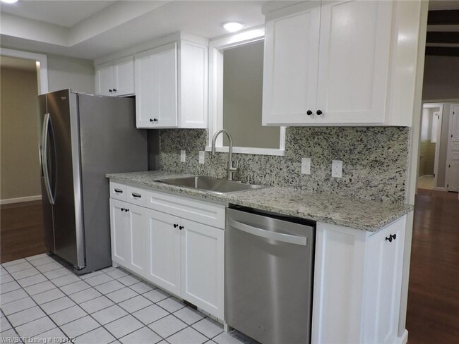 Building Photo - 6724 Riviera Dr