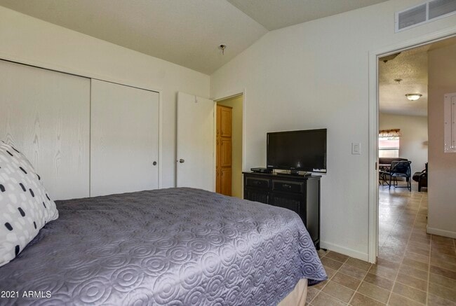 Building Photo - 17101 E Meadow Ln