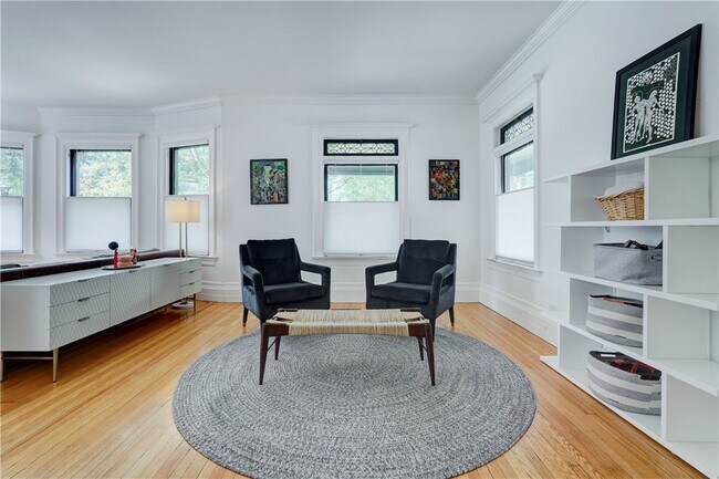 Building Photo - 18 Sibley Pl