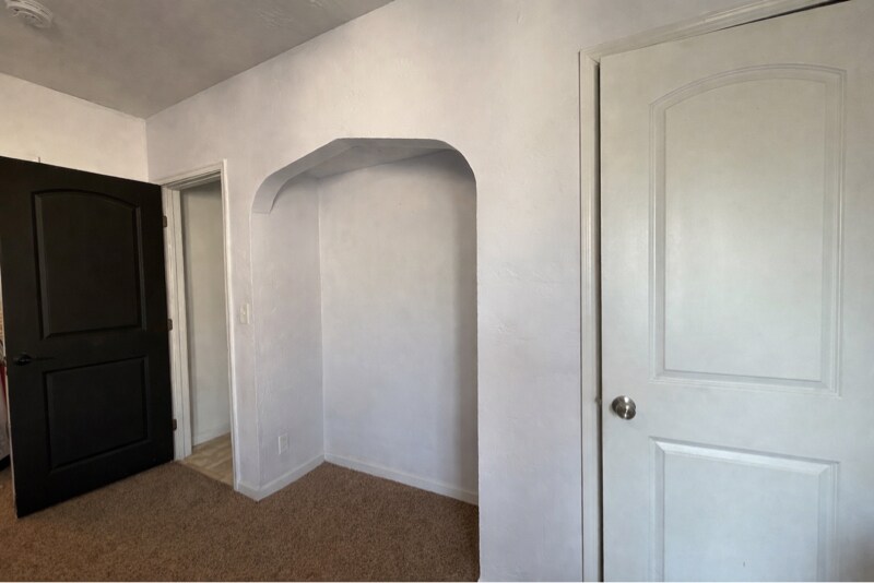 Building Photo - 714 E Eason Ave