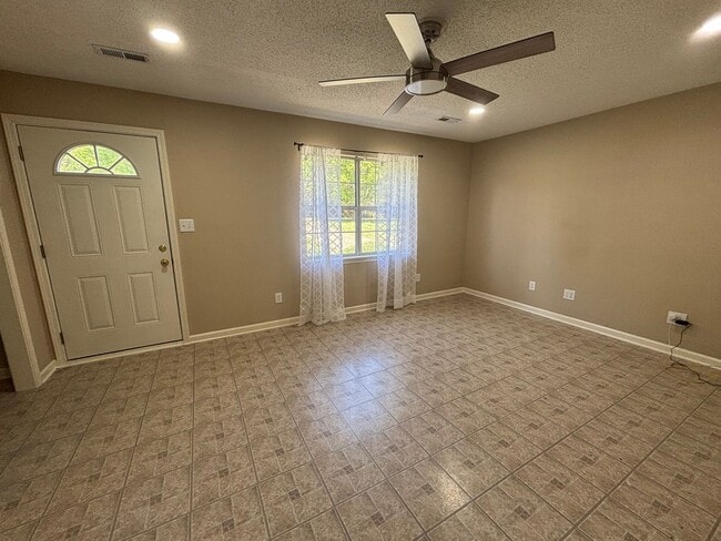 Building Photo - 4680 Plateau Rd