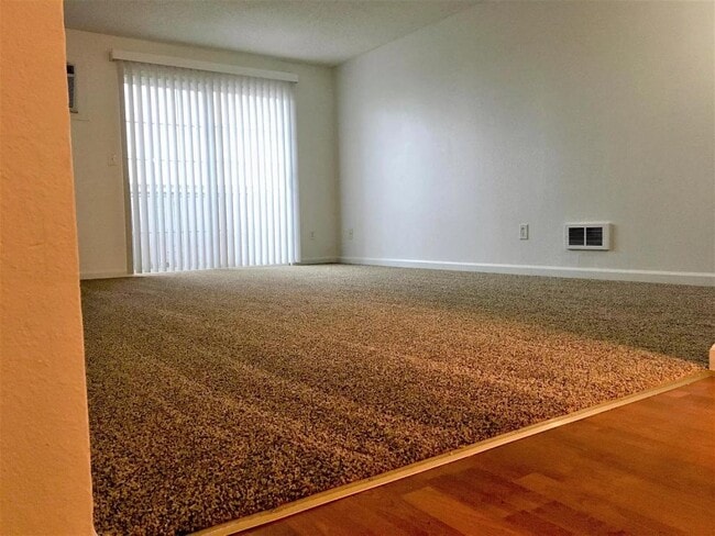 Building Photo - 4124 W Albany Ave