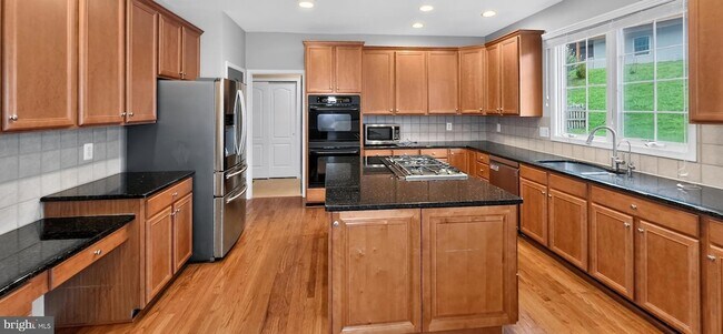 Building Photo - 6933 Sandy Creek Ct