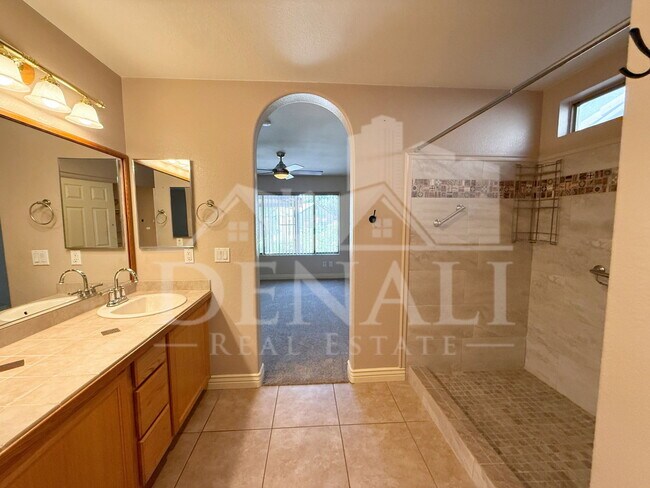Building Photo - 4148 E Brighton Way
