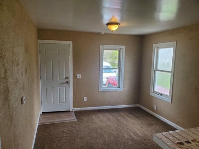 Building Photo - 1 Bedroom Home In Pontiac