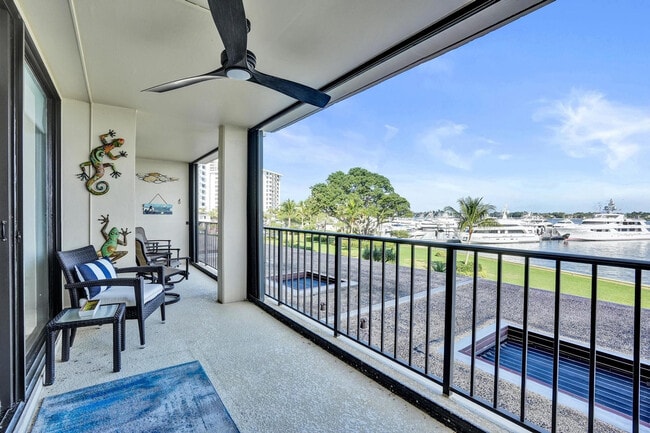 Building Photo - 132 Lakeshore Dr