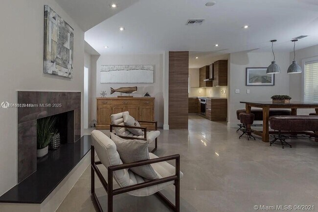 Building Photo - 1452 Trillo Ave