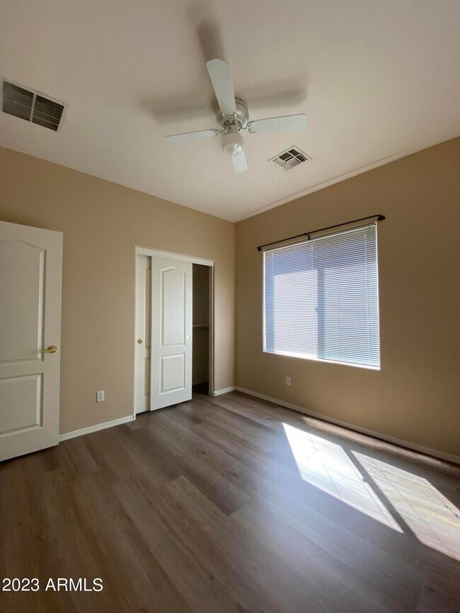 Building Photo - 517 S 115th Dr