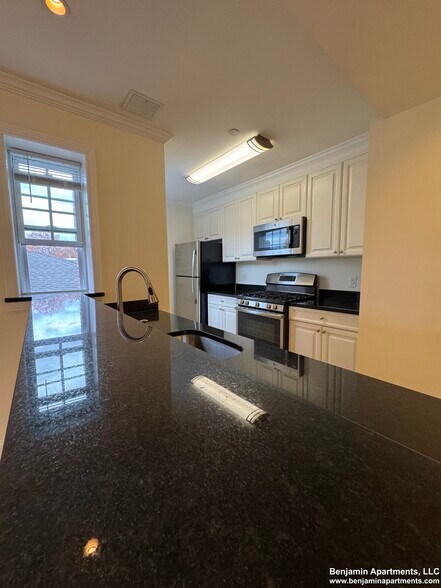 Building Photo - 20 Langdon St