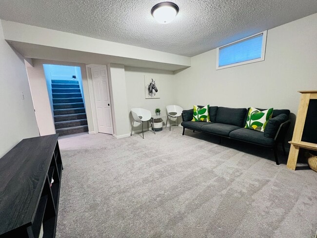 Building Photo - Beautiful 4 Bed 3 Bath Home for Rent! Great Location, Modern Updates!