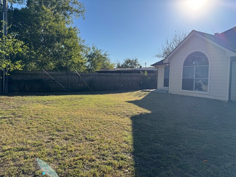 Building Photo - 6611 Rockdale Rd