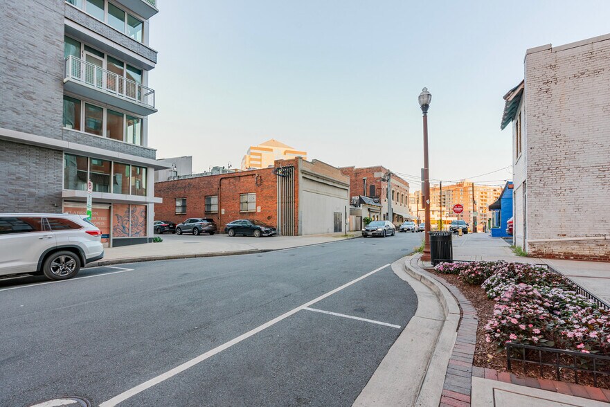 Building Photo - 1128 N Irving St