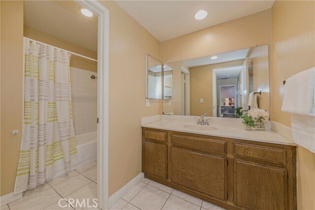 Building Photo - 2410 Plaza De Vista