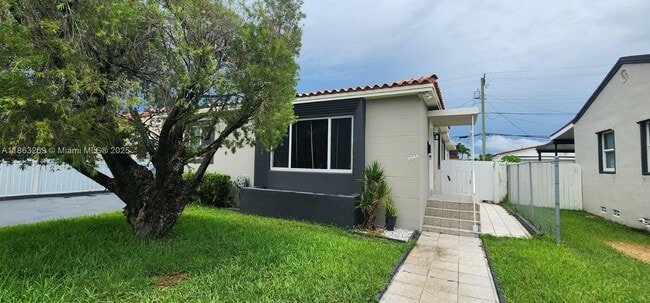 Primary Photo - 3520 NW 20th St
