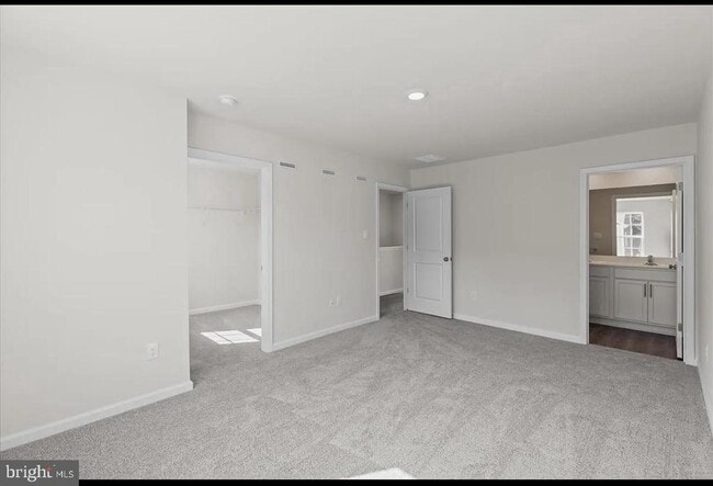 Building Photo - 31 Whaler Dr