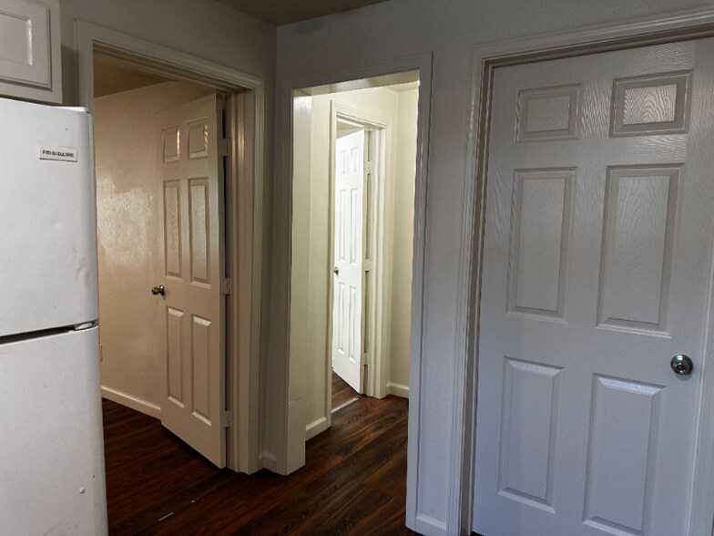 Building Photo - 507 Dunbar Ave