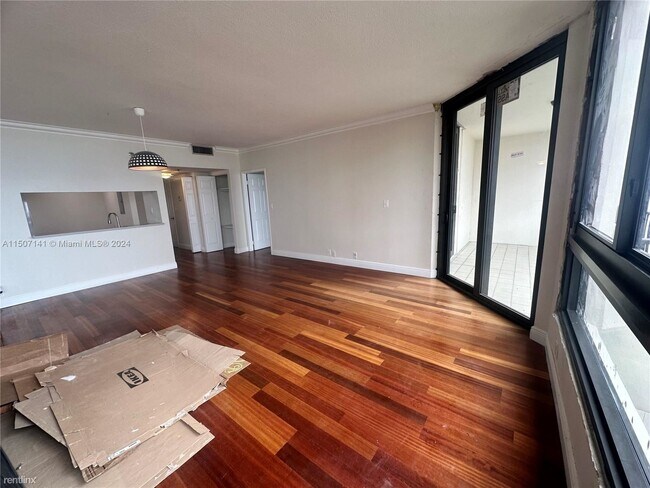 Building Photo - 1 br, 1.5 bath Condo - 520 Brickell Key Dr...