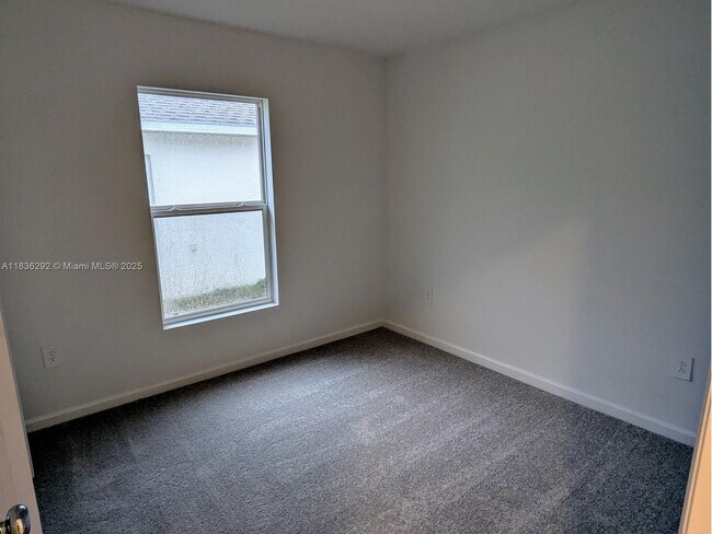 Building Photo - 2406 McKinley Dr