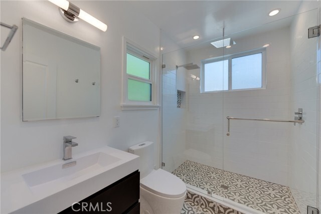 Building Photo - 1040 Havenhurst Dr
