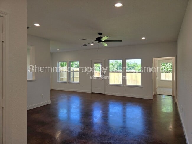 Building Photo - 137 Windmill Wy