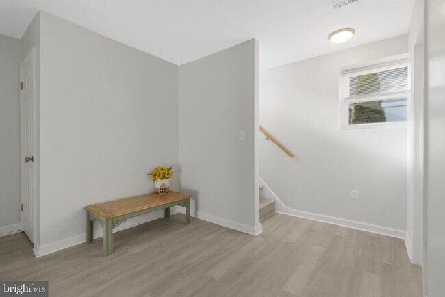 Building Photo - 5004 Roanoke Pl