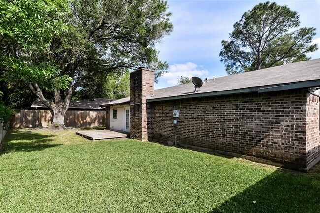 Building Photo - 5514 Edgebrook Forest Dr