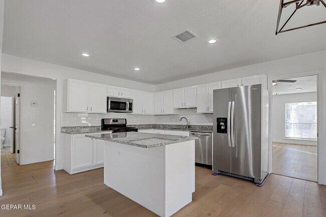 Building Photo - 4828 Ballerina Dr