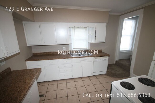 Building Photo - 3 Bedroom 2 Bath 2 Car Garage Large 1 1/2 ...