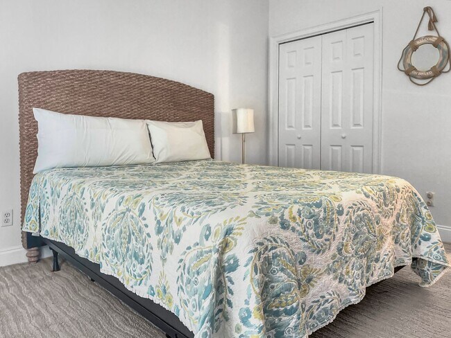 Building Photo - Fully furnished 3-Bedroom in The Plaza of Destin