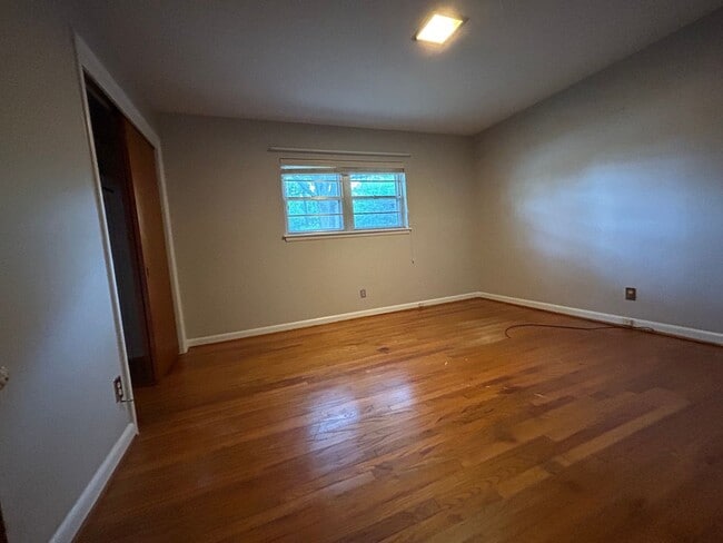 Building Photo - Call Property Manager Tonia Rollins at (50...
