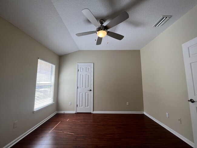 Building Photo - 3466 Laurel Leaf Dr